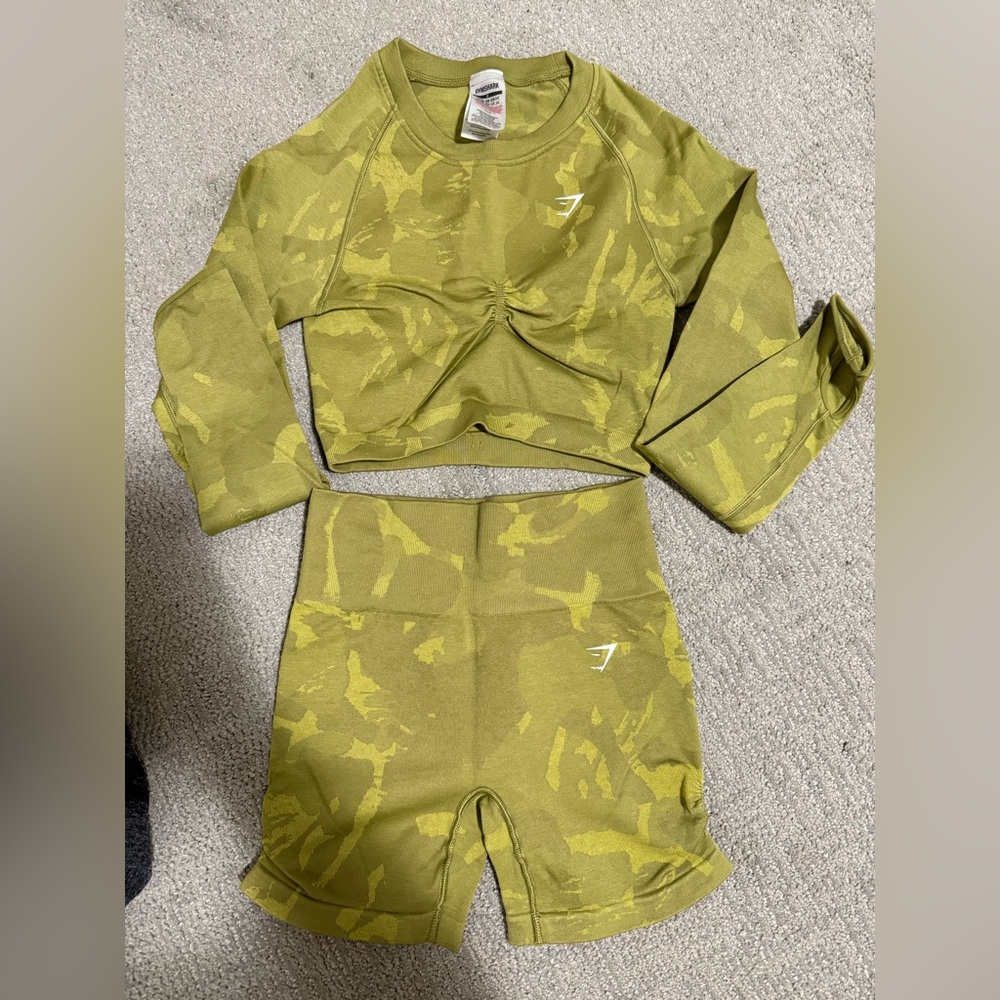 Gymshark Olive Camo Seamless Long Sleeve Crop & High-Waist Shorts size small